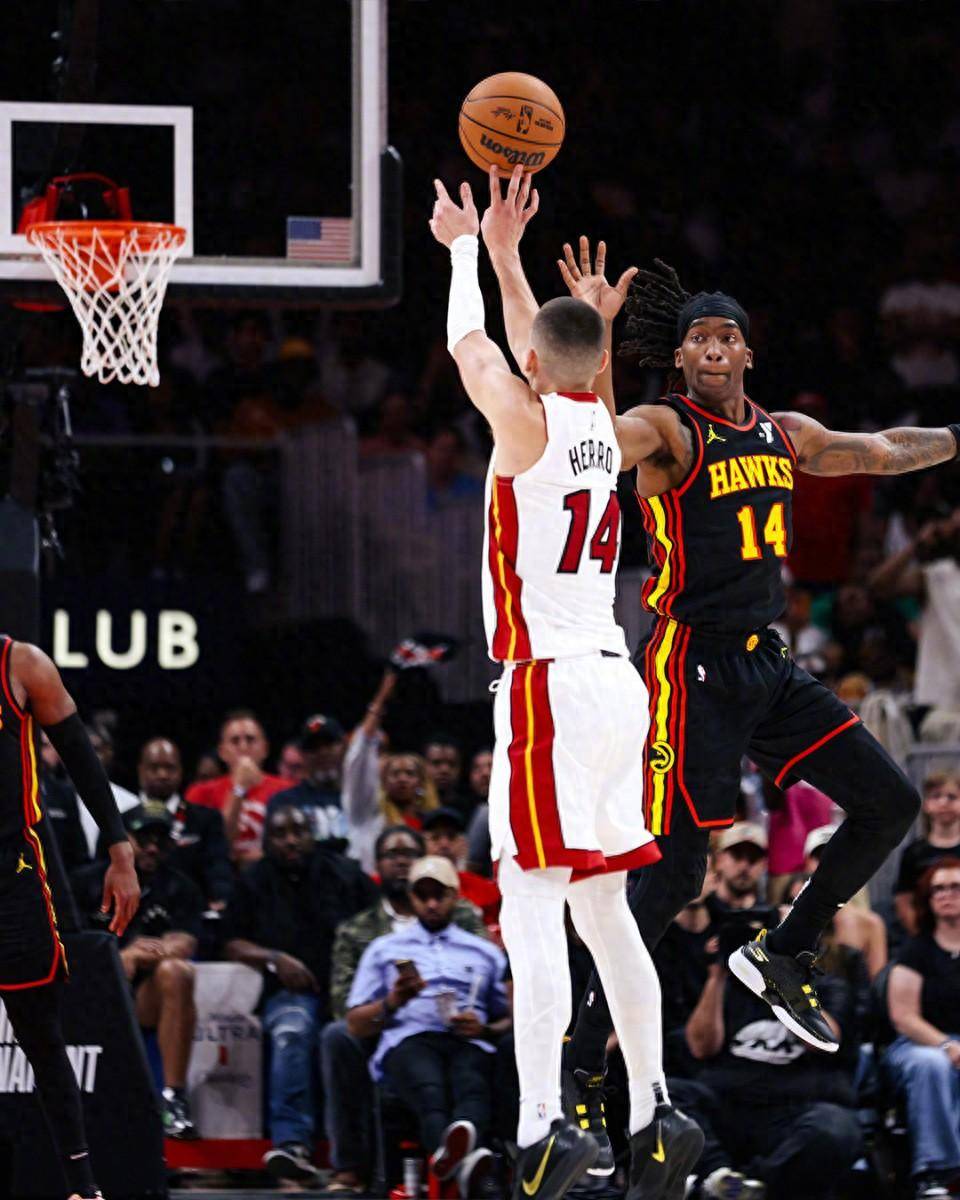 爱游戏平台下载-转折点!曼联绝杀压哨,NBA常规赛关键时刻攻防权衡,更衣室稳定,身体对抗强度拉满的简单介绍